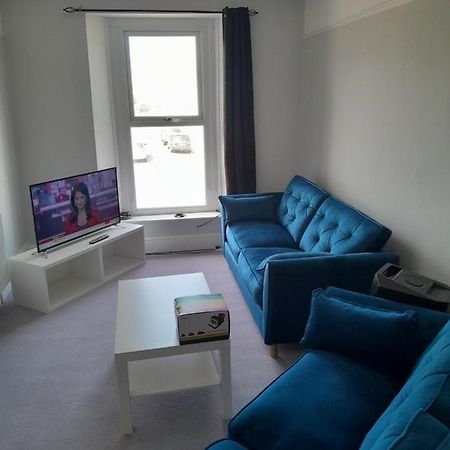 Conveniently Located, Newly Refurbished Flat Lägenhet Pembroke Dock Exteriör bild